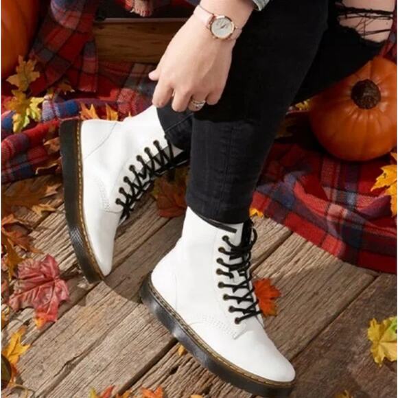 Dr. Martens Womens Size 5 White Leather Lace Up Zavala Combat Boot Bouncing Sole - Picture 1 of 9